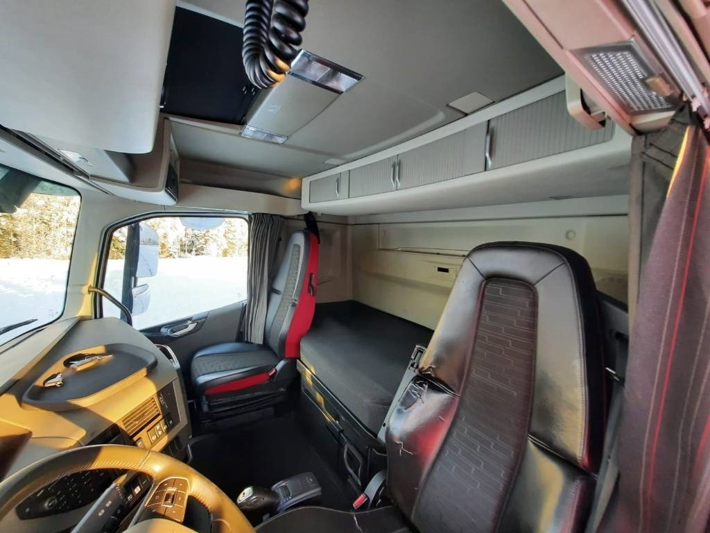 شاحنة بهيكل معدني للمقصورة Volvo FH 13: صورة 10