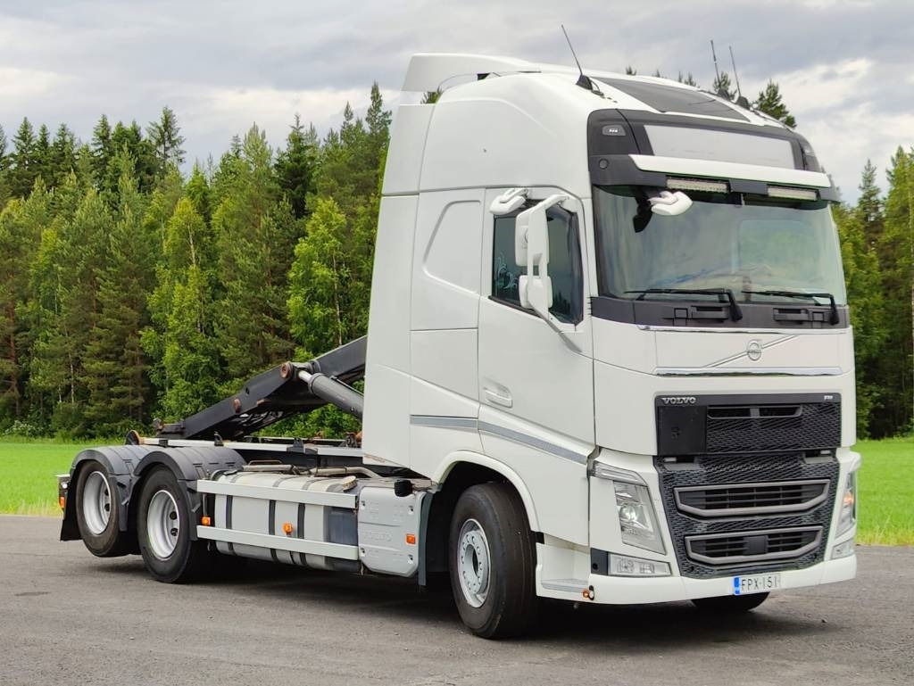 Volvo FH 540 - شاحنة برافعة خطافية: صورة 2 Volvo FH 540 - شاحنة برافعة خطافية: صورة 2