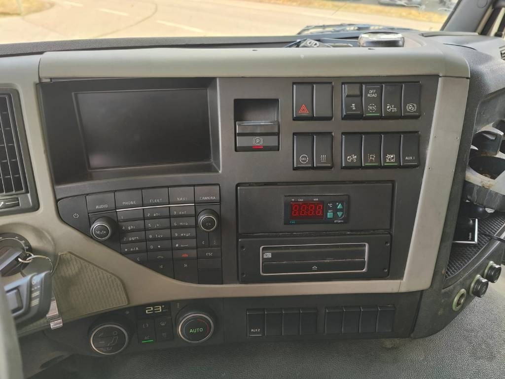 شاحنة بهيكل معدني للمقصورة Volvo FM 11: صورة 17