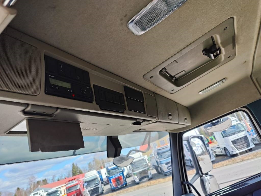 شاحنة بهيكل معدني للمقصورة Volvo FM 11: صورة 15