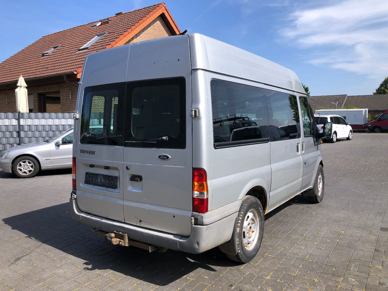 Ford Transit 2.4 TDi, Heckantrieb, 8-Sitzer, Klima - ميكروباص: صورة 2 Ford Transit 2.4 TDi, Heckantrieb, 8-Sitzer, Klima - ميكروباص: صورة 2