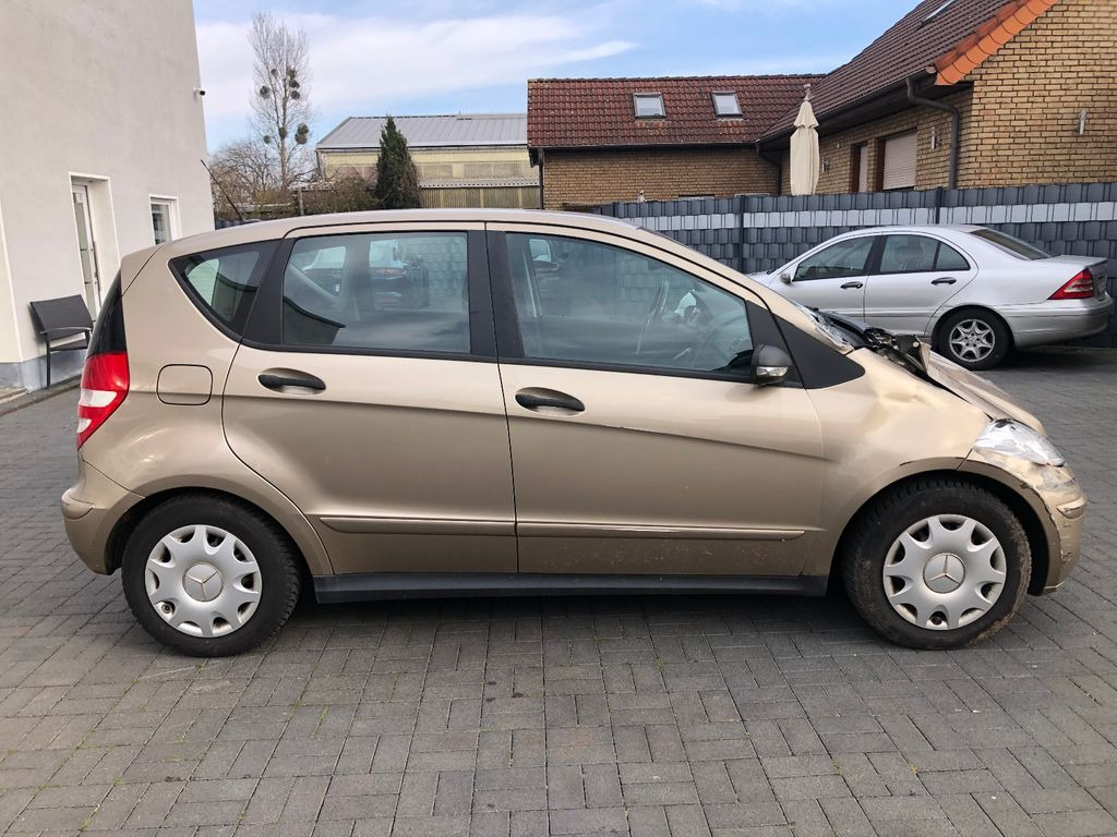 Mercedes-Benz A 150 A -Klasse A 150 - سيارة: صورة 5 Mercedes-Benz A 150 A -Klasse A 150 - سيارة: صورة 5