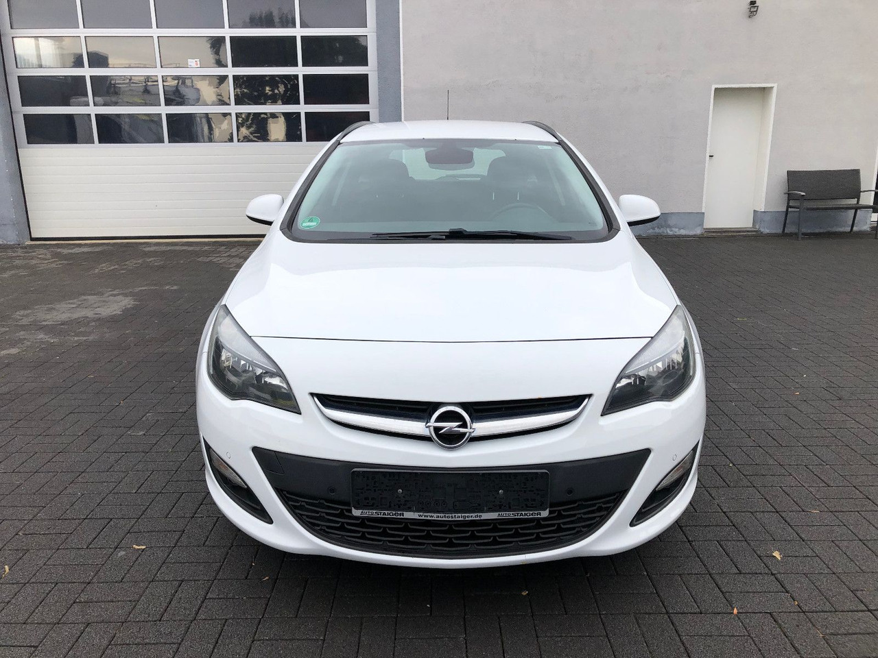 Opel Astra J 1.6 CDTi Sports Tourer Edition - سيارة ستيشن: صورة 5 Opel Astra J 1.6 CDTi Sports Tourer Edition - سيارة ستيشن: صورة 5