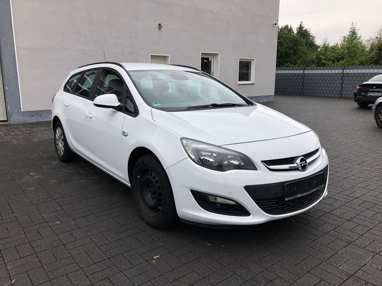Opel Astra J 1.6 CDTi Sports Tourer Edition - سيارة ستيشن: صورة 3 Opel Astra J 1.6 CDTi Sports Tourer Edition - سيارة ستيشن: صورة 3