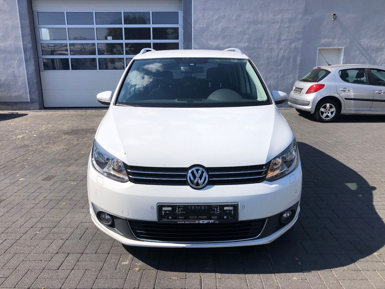 Volkswagen Touran 2.0 TDI Cup, 7-Sitzer - ميكروباص: صورة 5 Volkswagen Touran 2.0 TDI Cup, 7-Sitzer - ميكروباص: صورة 5
