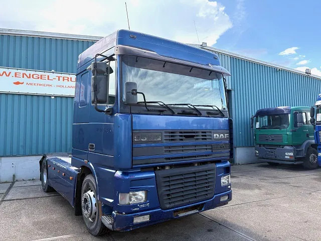 DAF 95.380 XF SPACECAB (EURO 2 / ZF16 MANUAL GEARBOX / HYDRAULIC KIT / P.T.O. / SIDE SKIRTS / AIRCONDITIONING) - رأس تريلا: صورة 2 DAF 95.380 XF SPACECAB (EURO 2 / ZF16 MANUAL GEARBOX / HYDRAULIC KIT / P.T.O. / SIDE SKIRTS / AIRCONDITIONING) - رأس تريلا: صورة 2