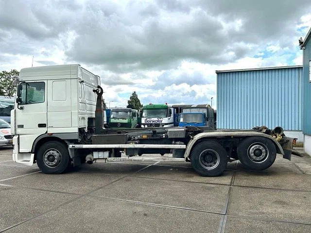 DAF 95.480 XF SPACECAB 6x2 WITH HOOK-ARM SYSTEM (EURO 3 / ZF16 MANUAL GEARBOX / ZF-INTARDER / STEEL-/AIR SUSPENSION / AIRCONDITIONIN - شاحنة برافعة خطافية: صورة 5 DAF 95.480 XF SPACECAB 6x2 WITH HOOK-ARM SYSTEM (EURO 3 / ZF16 MANUAL GEARBOX / ZF-INTARDER / STEEL-/AIR SUSPENSION / AIRCONDITIONIN - شاحنة برافعة خطافية: صورة 5