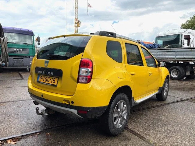 Dacia Duster 1.5DCI 4x4 MINI MPV (6 GEARS MANUAL GEARBOX / AIRCONDITIONING / CRUISE CONTROL / ETC.) - سيارة: صورة 3 Dacia Duster 1.5DCI 4x4 MINI MPV (6 GEARS MANUAL GEARBOX / AIRCONDITIONING / CRUISE CONTROL / ETC.) - سيارة: صورة 3
