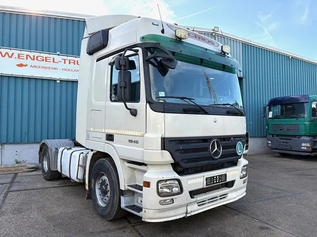 Mercedes-Benz Actros 1846 LS (MP2) (EPS WITH CLUTCH / RETARDER / 3-PEDALS/ AIRCONDITIONING / ETC) - رأس تريلا: صورة 2 Mercedes-Benz Actros 1846 LS (MP2) (EPS WITH CLUTCH / RETARDER / 3-PEDALS/ AIRCONDITIONING / ETC) - رأس تريلا: صورة 2