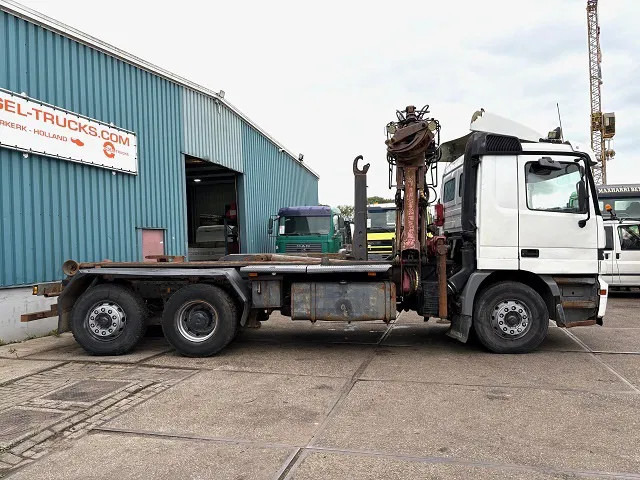 Mercedes-Benz Actros 2540 L 6x2 MP1 WITH V-CRANE & HOOK-ARM SYSTEM (EPS WITH CLUTCH (3 PEDALS) / REDUCTION AXLE / STEEL-/AIR SUSPENSION / P.T. - شاحنة برافعة خطافية, شاحنة كرين: صورة 4 Mercedes-Benz Actros 2540 L 6x2 MP1 WITH V-CRANE & HOOK-ARM SYSTEM (EPS WITH CLUTCH (3 PEDALS) / REDUCTION AXLE / STEEL-/AIR SUSPENSION / P.T. - شاحنة برافعة خطافية, شاحنة كرين: صورة 4