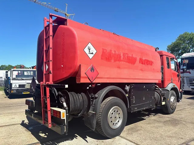 Mercedes-Benz SK 1726 (ORIGINAL GERMAN) 13.500 LITER TANK TRUCK (ZF16 MANUAL GEARBOX / FULL STEEL SUSPENSION / REDUCTION AXLE / ANALOG COUNTER - شاحنة صهريج: صورة 3 Mercedes-Benz SK 1726 (ORIGINAL GERMAN) 13.500 LITER TANK TRUCK (ZF16 MANUAL GEARBOX / FULL STEEL SUSPENSION / REDUCTION AXLE / ANALOG COUNTER - شاحنة صهريج: صورة 3