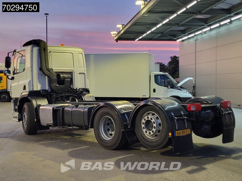 DAF CF 300 6X2 NEW chassis Lift/Steering Axle ACC Retarder Euro 6 - شاحنة بهيكل معدني للمقصورة: صورة 2 DAF CF 300 6X2 NEW chassis Lift/Steering Axle ACC Retarder Euro 6 - شاحنة بهيكل معدني للمقصورة: صورة 2
