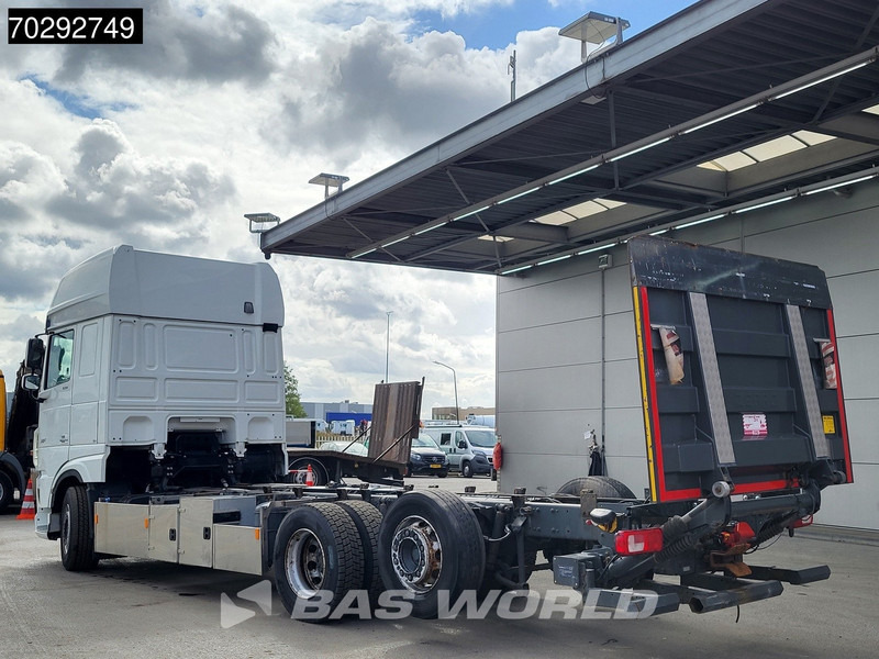 DAF XF 530 XF 6X2 2000kg Ladebordwand Lift+Steering-Axle Navi ACC Euro 6 - شاحنة بهيكل معدني للمقصورة: صورة 2 DAF XF 530 XF 6X2 2000kg Ladebordwand Lift+Steering-Axle Navi ACC Euro 6 - شاحنة بهيكل معدني للمقصورة: صورة 2