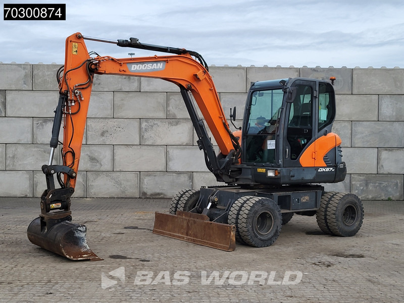 Doosan DX57 W-5 A/C - 3 Buckets - حفار ذو عجلات: صورة 2 Doosan DX57 W-5 A/C - 3 Buckets - حفار ذو عجلات: صورة 2