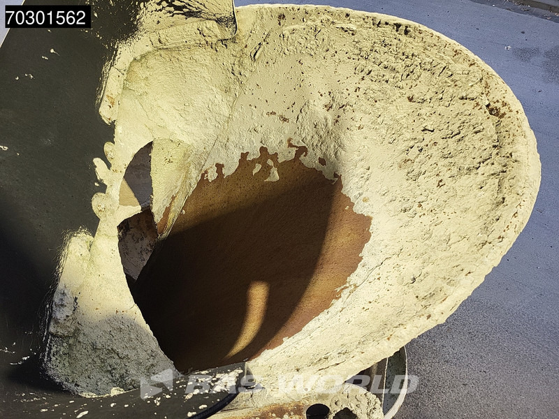 Mercedes-Benz Axor 3240 8X4 9m3 Liebherr mixer Steel suspension Manual Euro 5 - شاحنة خلاطة خرسانة: صورة 5 Mercedes-Benz Axor 3240 8X4 9m3 Liebherr mixer Steel suspension Manual Euro 5 - شاحنة خلاطة خرسانة: صورة 5