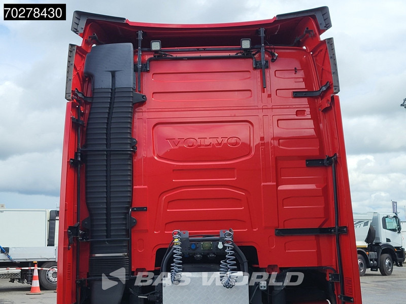 Volvo FH16 750 FH16 6X2 Special-Interior Full-Air Work-Remote Dynamic Steering Alcoa ACC Xenon - رأس تريلا: صورة 5 Volvo FH16 750 FH16 6X2 Special-Interior Full-Air Work-Remote Dynamic Steering Alcoa ACC Xenon - رأس تريلا: صورة 5