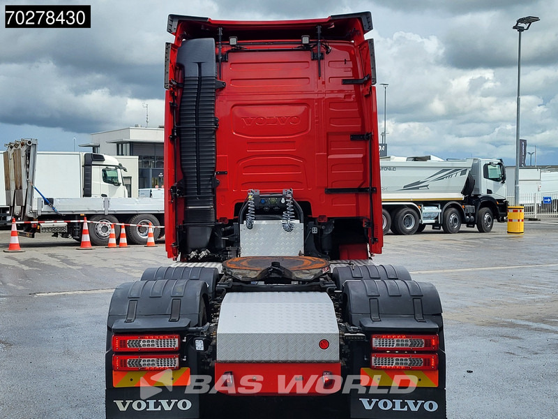 Volvo FH16 750 FH16 6X2 Special-Interior Full-Air Work-Remote Dynamic Steering Alcoa ACC Xenon - رأس تريلا: صورة 3 Volvo FH16 750 FH16 6X2 Special-Interior Full-Air Work-Remote Dynamic Steering Alcoa ACC Xenon - رأس تريلا: صورة 3