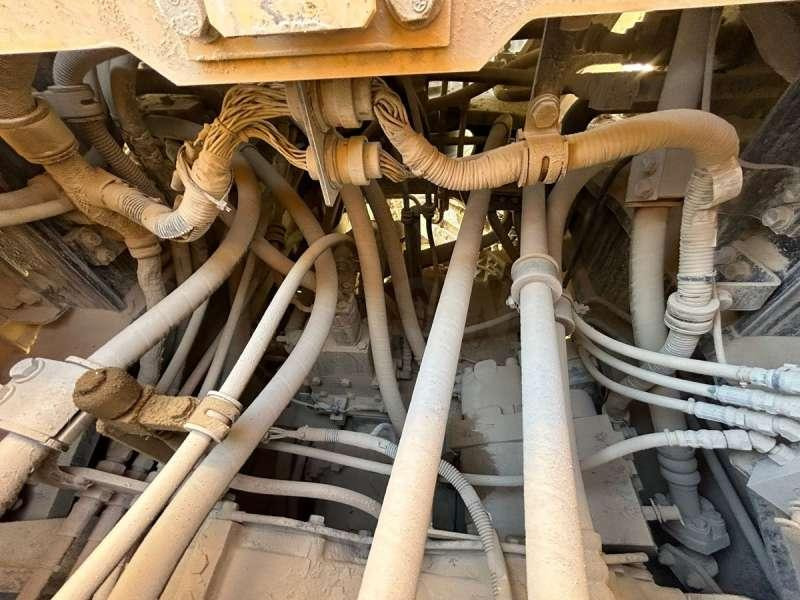 اللودر بعجل Komatsu WA600-8E0: صورة 39