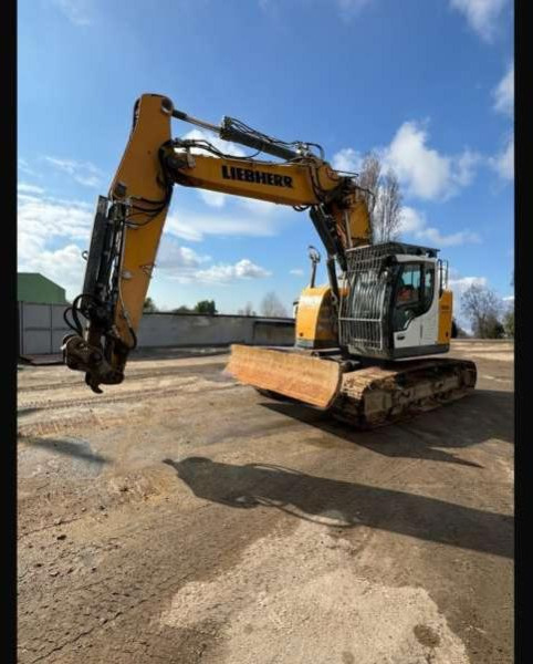 Liebherr R926 COMPACT - حفار زاحف: صورة 1 Liebherr R926 COMPACT - حفار زاحف: صورة 1