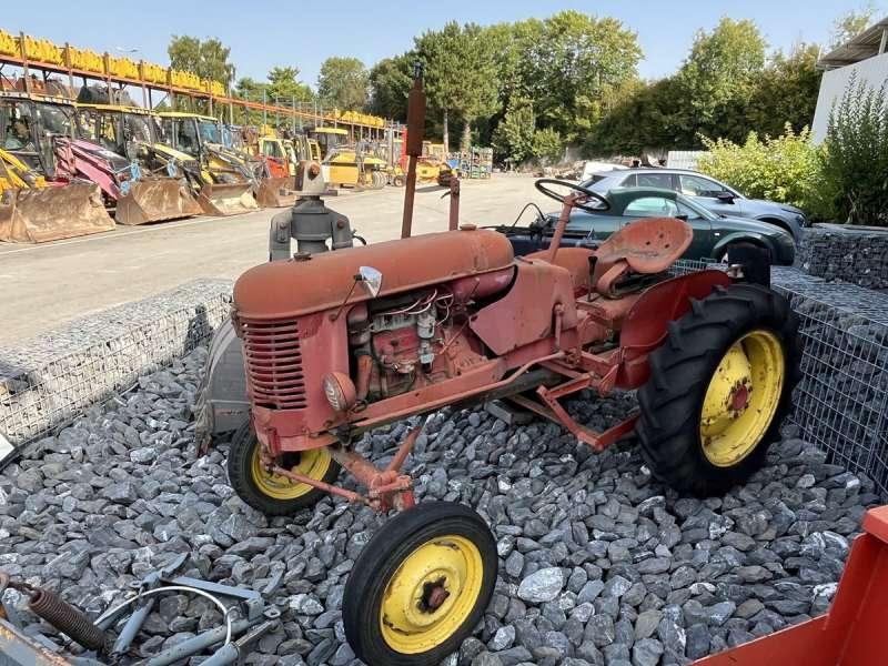 MASSEY-HARRIS PONY 812 - جرار: صورة 1 MASSEY-HARRIS PONY 812 - جرار: صورة 1