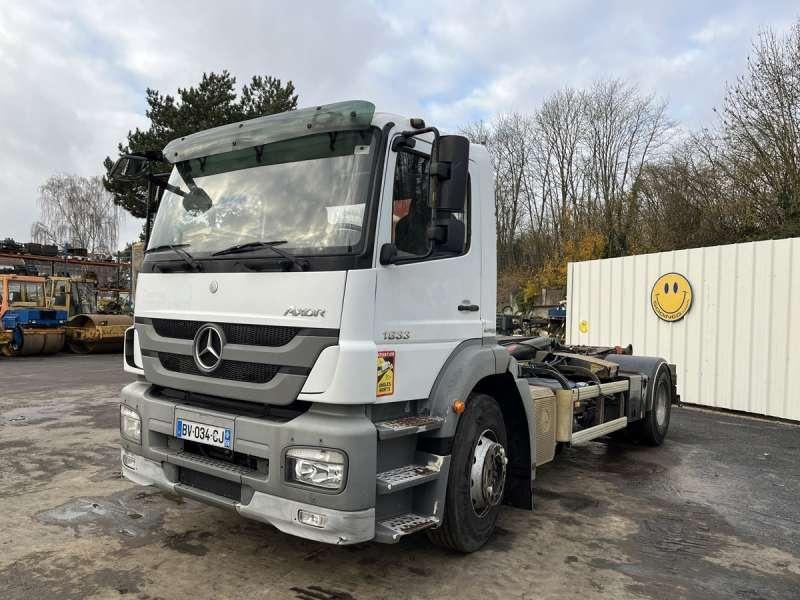 Mercedes AXOR 1833 - شاحنة برافعة خطافية: صورة 2 Mercedes AXOR 1833 - شاحنة برافعة خطافية: صورة 2