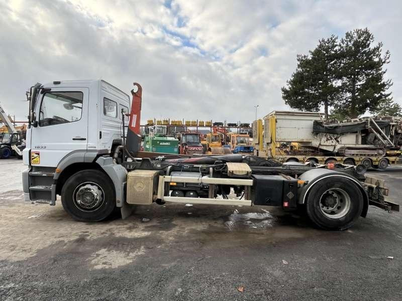 Mercedes AXOR 1833 - شاحنة برافعة خطافية: صورة 4 Mercedes AXOR 1833 - شاحنة برافعة خطافية: صورة 4