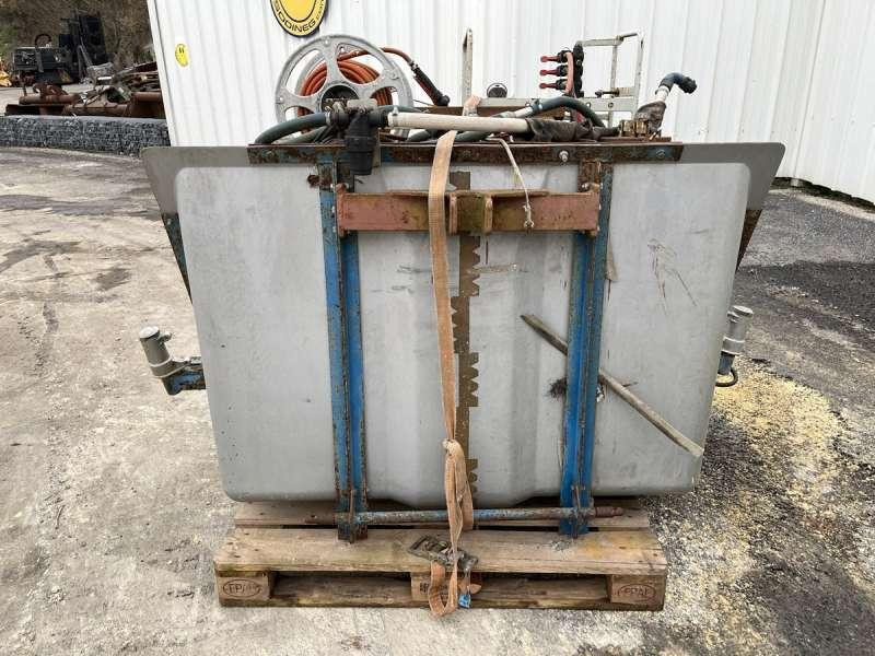 Tecnoma Matériel Agricole CUVE DE TRAITEMENT PHYTO - رشاش معلق على جرار: صورة 1 Tecnoma Matériel Agricole CUVE DE TRAITEMENT PHYTO - رشاش معلق على جرار: صورة 1