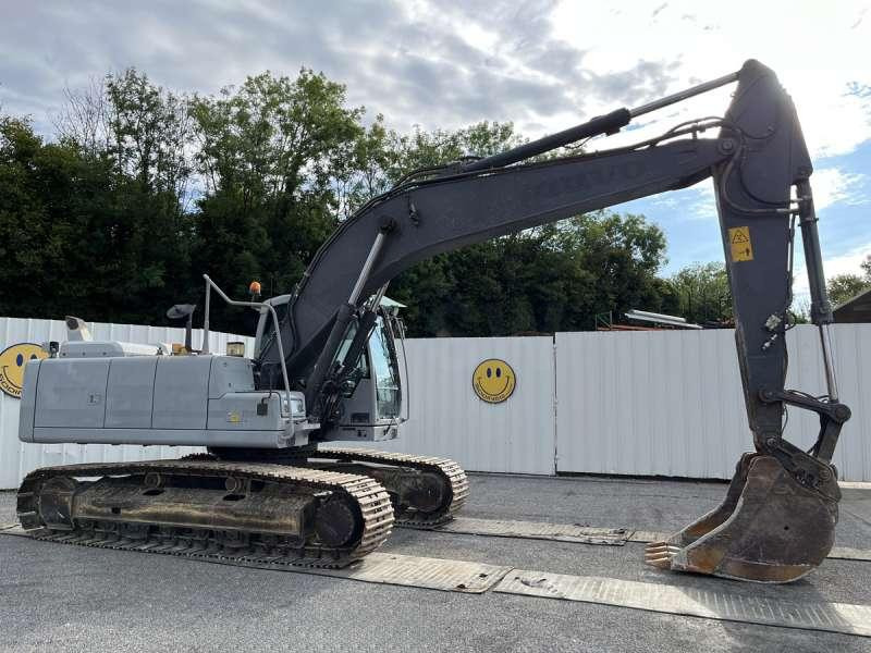 Volvo EC220DL - حفار زاحف: صورة 1 Volvo EC220DL - حفار زاحف: صورة 1