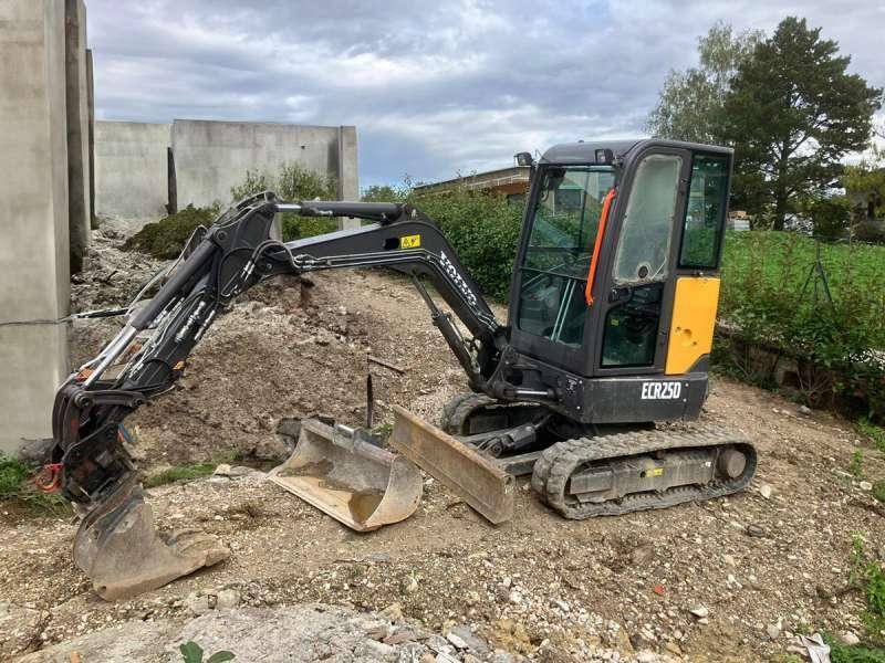 Volvo ECR25D - حفار صغير: صورة 1 Volvo ECR25D - حفار صغير: صورة 1