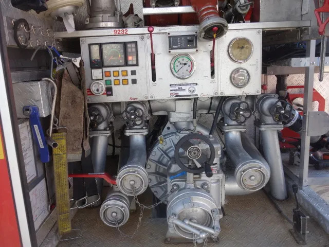 MAN 15 224-with winch 2500liter tank manual gearbox ,ziegler pomp - شاحنة حريق: صورة 4 MAN 15 224-with winch 2500liter tank manual gearbox ,ziegler pomp - شاحنة حريق: صورة 4