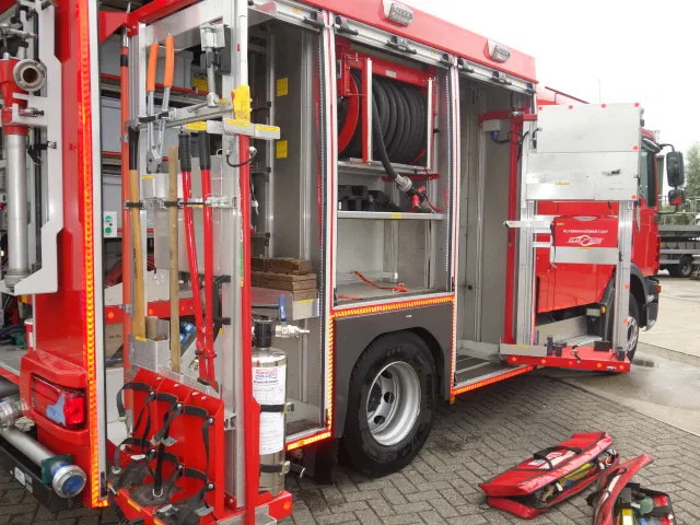 MAN TGM 15.250 FIRE TRUCK,2000 LITER TANK, FOAM TANK, AIRCO,WITH EQUIPMENT - شاحنة حريق: صورة 3 MAN TGM 15.250 FIRE TRUCK,2000 LITER TANK, FOAM TANK, AIRCO,WITH EQUIPMENT - شاحنة حريق: صورة 3