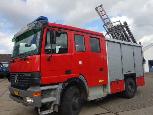 Mercedes-Benz Actros 1831 4X4 ZIEGLER BOMBEROS POMP,2500 L TANK - شاحنة حريق: صورة 3 Mercedes-Benz Actros 1831 4X4 ZIEGLER BOMBEROS POMP,2500 L TANK - شاحنة حريق: صورة 3