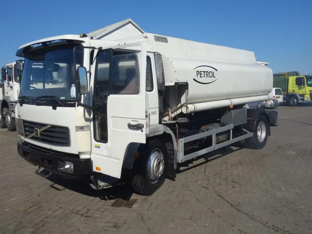 Volvo 220PK 12000 LITER STEELSPRINGS - شاحنة صهريج: صورة 2 Volvo 220PK 12000 LITER STEELSPRINGS - شاحنة صهريج: صورة 2