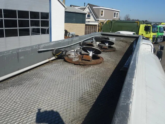 Volvo FL 240 220PK 12000 LITER STEELSPRINGS - شاحنة صهريج: صورة 4 Volvo FL 240 220PK 12000 LITER STEELSPRINGS - شاحنة صهريج: صورة 4