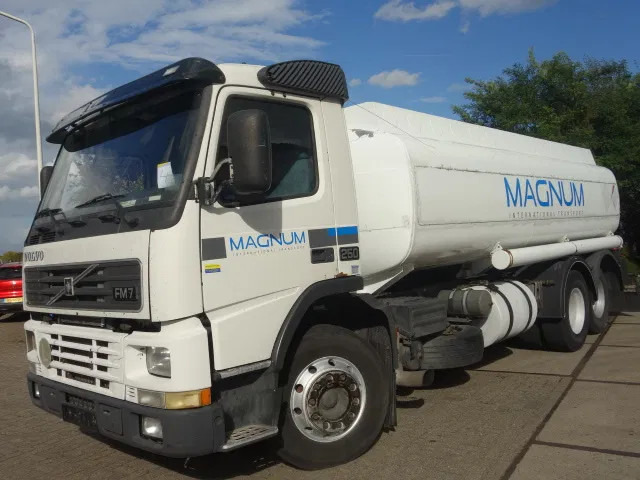Volvo FM 250 STEELSPRINGS 18000LITERTANK MANUALE FUEL PUMP - شاحنة صهريج: صورة 3 Volvo FM 250 STEELSPRINGS 18000LITERTANK MANUALE FUEL PUMP - شاحنة صهريج: صورة 3