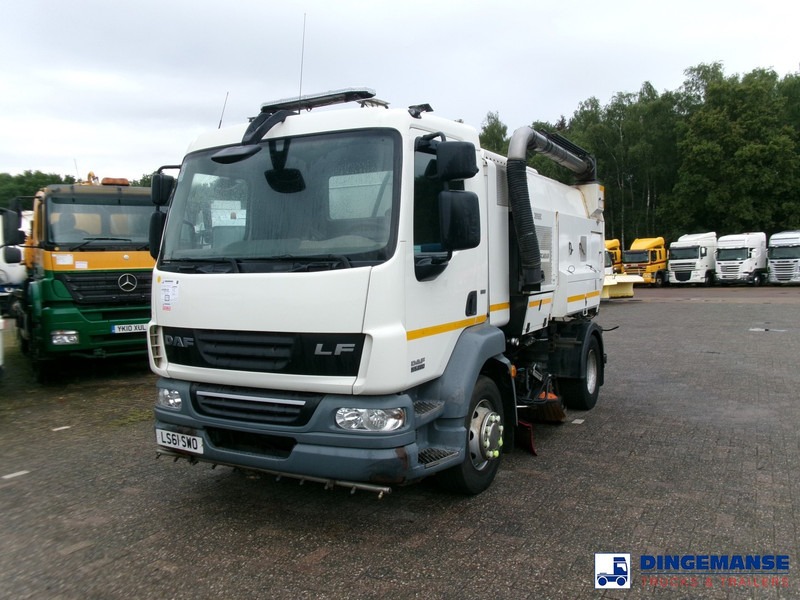 DAF LF 55.220 4x2 Scarab sweeper - سياره كنس شوارع: صورة 1 DAF LF 55.220 4x2 Scarab sweeper - سياره كنس شوارع: صورة 1