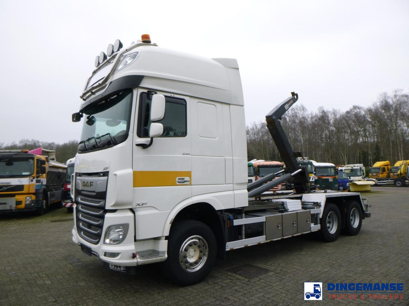 DAF XF 530 6x2 Euro 6 VDL container hook - شاحنة برافعة خطافية: صورة 1 DAF XF 530 6x2 Euro 6 VDL container hook - شاحنة برافعة خطافية: صورة 1