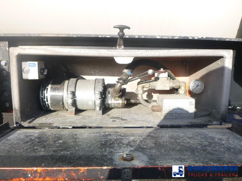 Feldbinder Powder tank alu 63 m3 (tipping) - نصف مقطورة صهريج: صورة 5 Feldbinder Powder tank alu 63 m3 (tipping) - نصف مقطورة صهريج: صورة 5