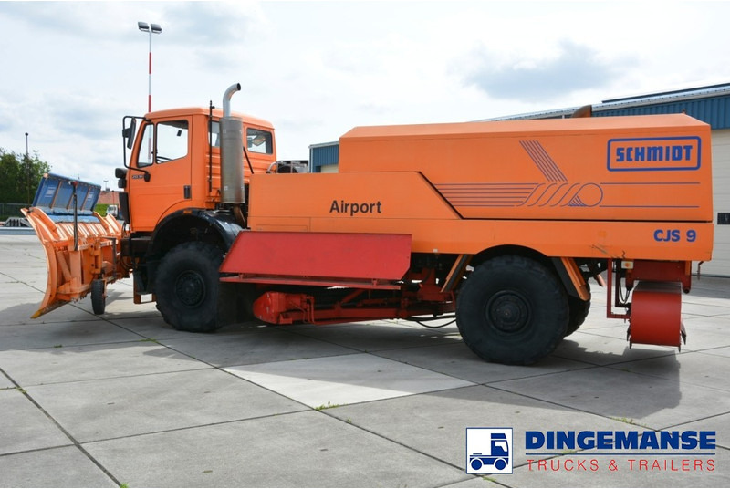 Mercedes-Benz SK 2031 4x4x4 Schmidt CJS9 airport sweeper snow plough - جرافة ثلج: صورة 2 Mercedes-Benz SK 2031 4x4x4 Schmidt CJS9 airport sweeper snow plough - جرافة ثلج: صورة 2