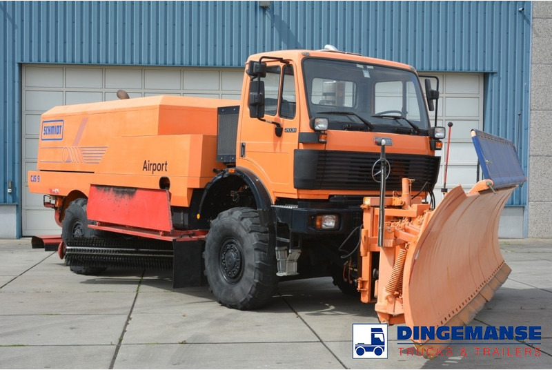 Mercedes-Benz SK 2031 4x4x4 Schmidt CJS9 airport sweeper snow plough - جرافة ثلج: صورة 1 Mercedes-Benz SK 2031 4x4x4 Schmidt CJS9 airport sweeper snow plough - جرافة ثلج: صورة 1