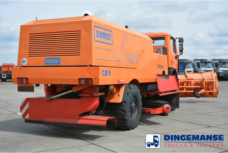 Mercedes-Benz SK 2031 4x4x4 Schmidt CJS9 airport sweeper snow plough - جرافة ثلج: صورة 3 Mercedes-Benz SK 2031 4x4x4 Schmidt CJS9 airport sweeper snow plough - جرافة ثلج: صورة 3
