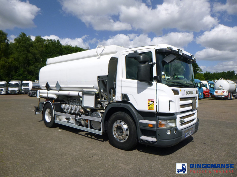 Scania P 270 DB 4x2 fuel tank 13.7 m3 / 5 comp - شاحنة صهريج: صورة 2 Scania P 270 DB 4x2 fuel tank 13.7 m3 / 5 comp - شاحنة صهريج: صورة 2