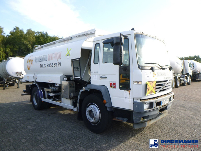 Volvo FL 250 4x2 fuel tank 14.7 m3 / 4 comp - شاحنة صهريج: صورة 2 Volvo FL 250 4x2 fuel tank 14.7 m3 / 4 comp - شاحنة صهريج: صورة 2