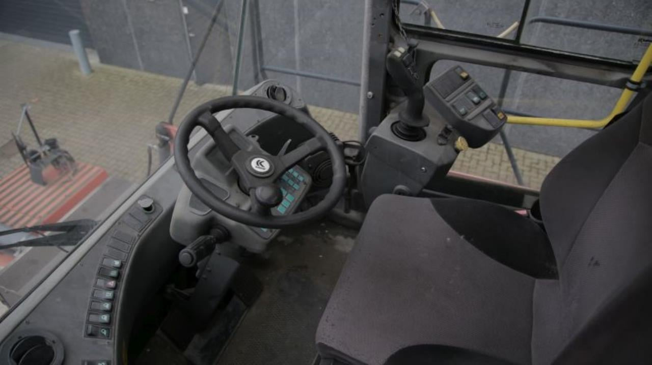 Kalmar DCF90-45ES - آلة نقل الحاويات: صورة 4 Kalmar DCF90-45ES - آلة نقل الحاويات: صورة 4