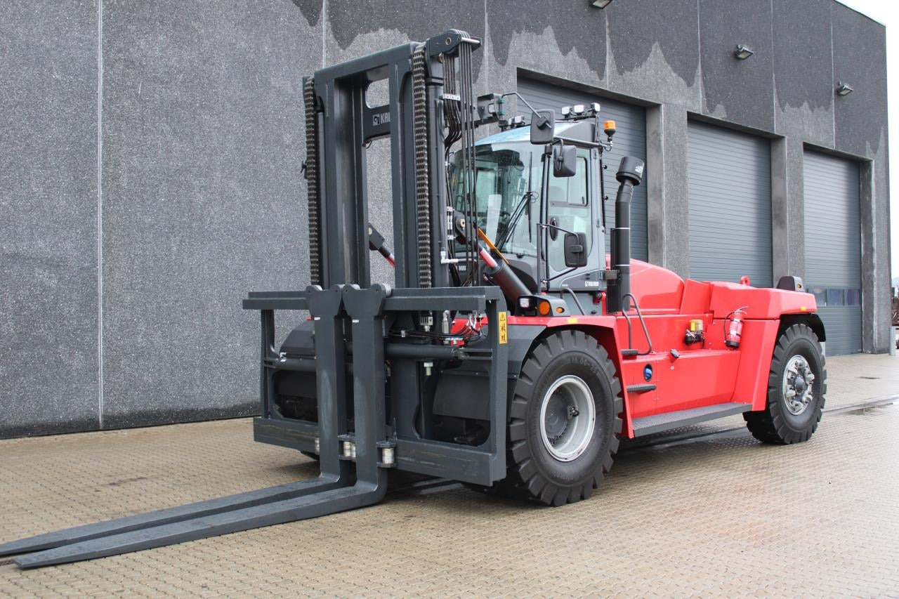 Kalmar DCG330-12LB - آلة نقل الحاويات: صورة 2 Kalmar DCG330-12LB - آلة نقل الحاويات: صورة 2