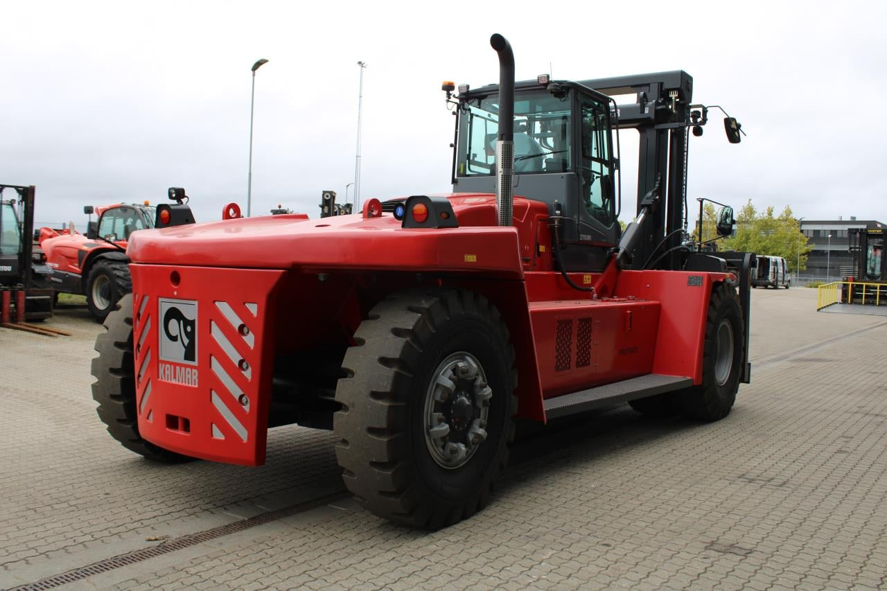 Kalmar DCG330-12 - رافعة شوكية ديزل: صورة 3 Kalmar DCG330-12 - رافعة شوكية ديزل: صورة 3