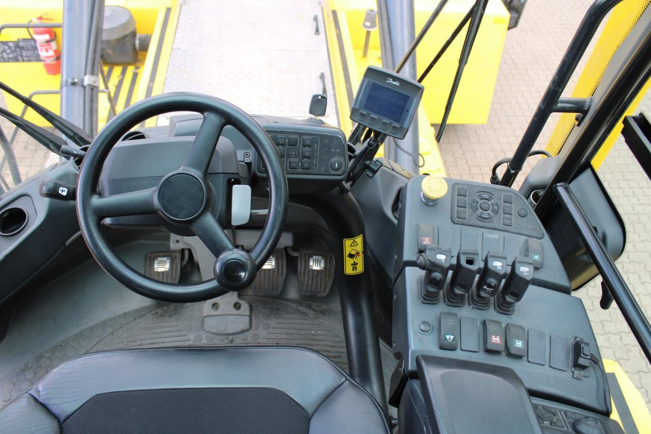 Kalmar DCG90-45ES7 - آلة نقل الحاويات: صورة 4 Kalmar DCG90-45ES7 - آلة نقل الحاويات: صورة 4