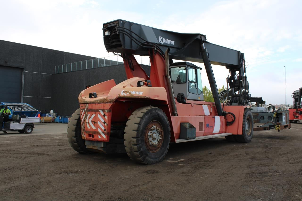 Kalmar DRF450-75S6XS - آلة حمل الحاويات في الأماكن الصغيرة: صورة 3 Kalmar DRF450-75S6XS - آلة حمل الحاويات في الأماكن الصغيرة: صورة 3