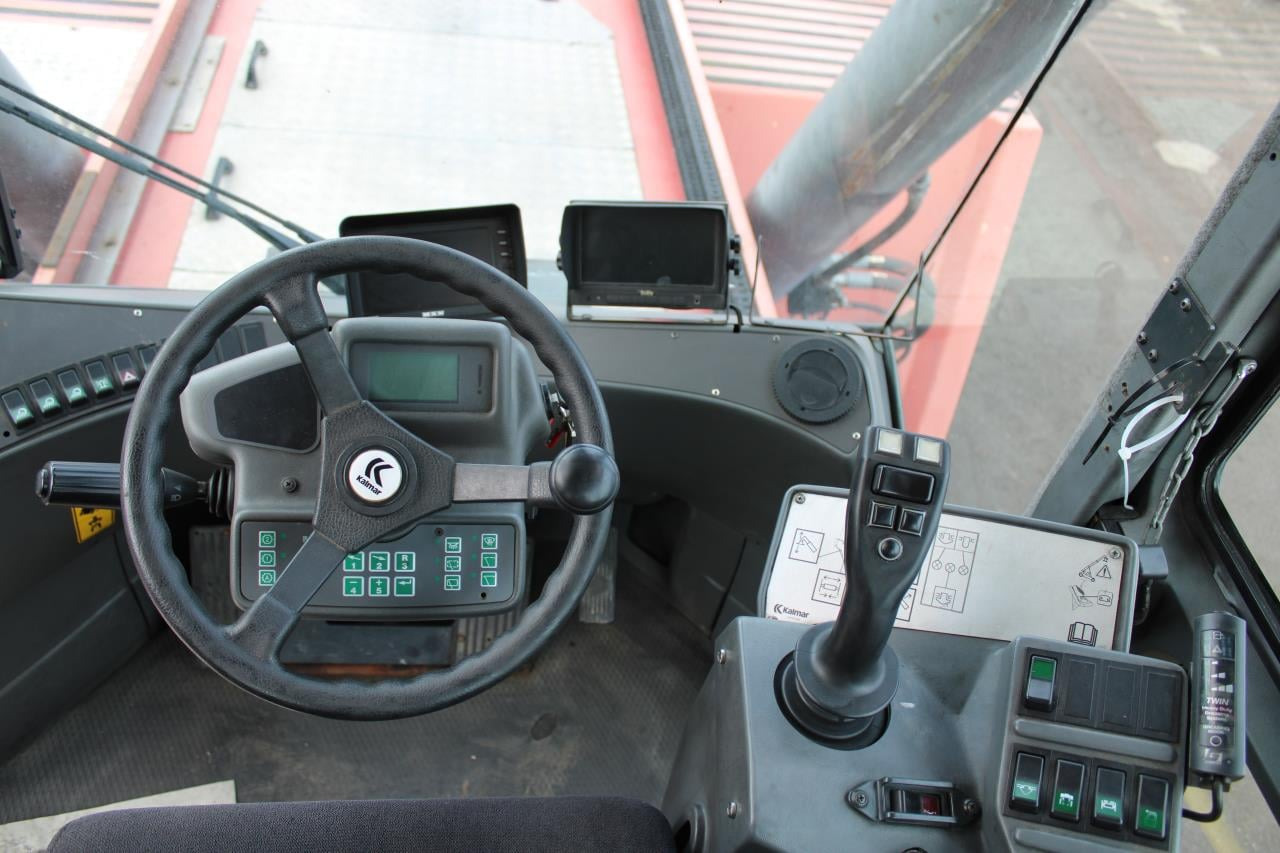 Kalmar DRF450-75S6XS - آلة حمل الحاويات في الأماكن الصغيرة: صورة 4 Kalmar DRF450-75S6XS - آلة حمل الحاويات في الأماكن الصغيرة: صورة 4