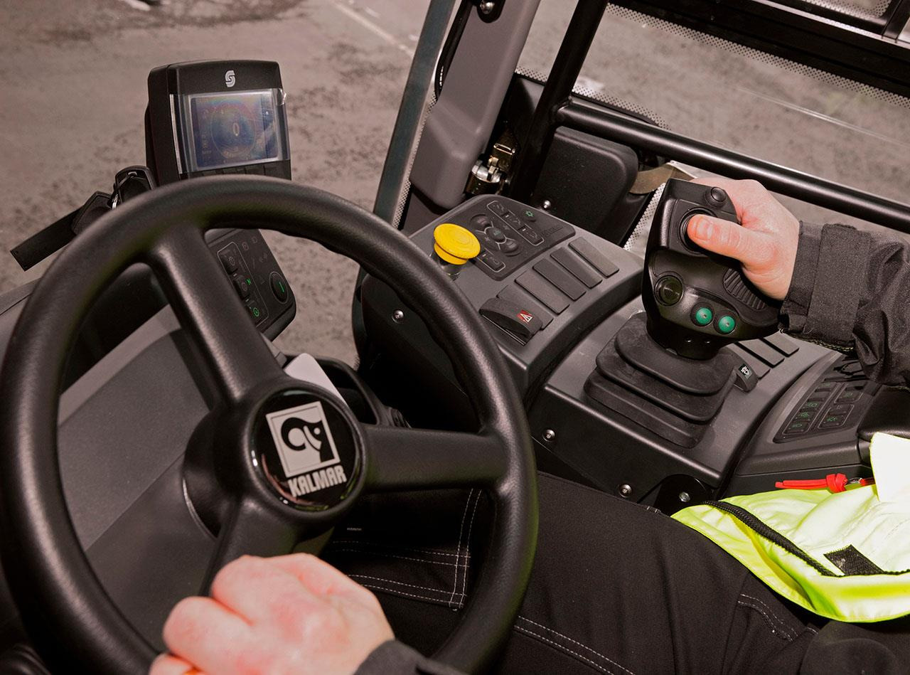 Kalmar DRG450-65S5XE - آلة حمل الحاويات في الأماكن الصغيرة: صورة 4 Kalmar DRG450-65S5XE - آلة حمل الحاويات في الأماكن الصغيرة: صورة 4